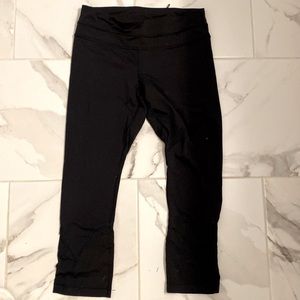 Lululemon black cropped leggings